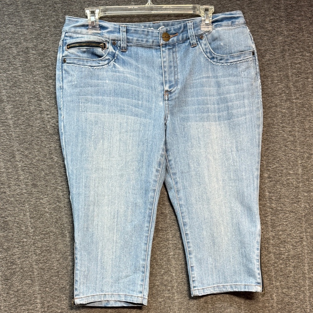 INC International Concepts Light Blue Capri Jeans